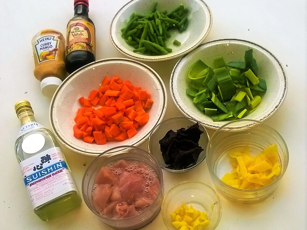 Chinapfanne: Hähnchenbrust-Stücke mit Gemüsebouquet und Ingwer - Rezept - Bild Nr. 329