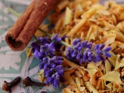 Selbstgemachter Apfeltee mit Zimt und Gewürzen - Rezept