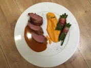 Rezept: Schweinelende mit Apfel-Sherry-Soße / Sellerie-Kartoffel-Süßkartoffelpüree Schweinelende mit Apfel-Sherry-Soße / Sellerie-Kartoffel-Süßkartoffelpüree - Rezept