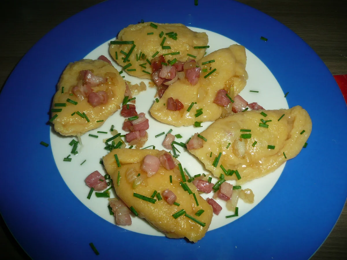 Piroggen gefüllt mit Sauerkraut + Speck. - Rezept - Bild Nr. 348