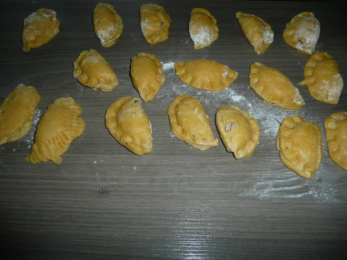 Piroggen gefüllt mit Sauerkraut + Speck. - Rezept - Bild Nr. 352