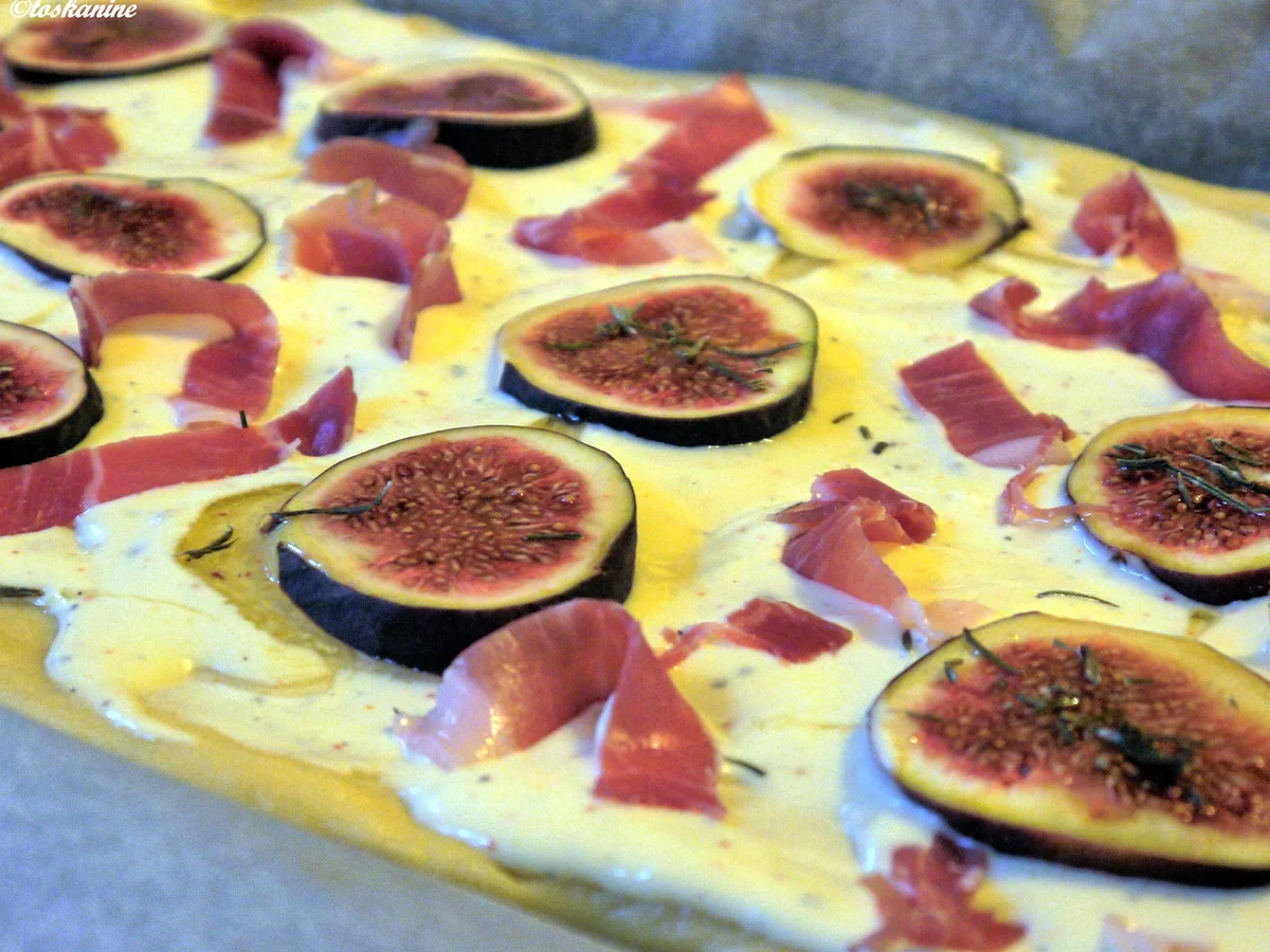 Rezept: Flammkuchen mit Feigen und Ziegenfrischkäse Bild Nr. 349 Flammkuchen mit Feigen und Ziegenfrischkäse - Rezept - Bild Nr. 349