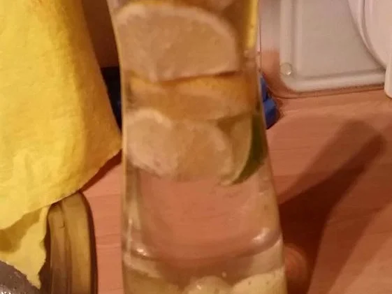 Rezept: Wasser mit 3 Geschmäckern. Wasser mit 3 Geschmäckern. - Rezept