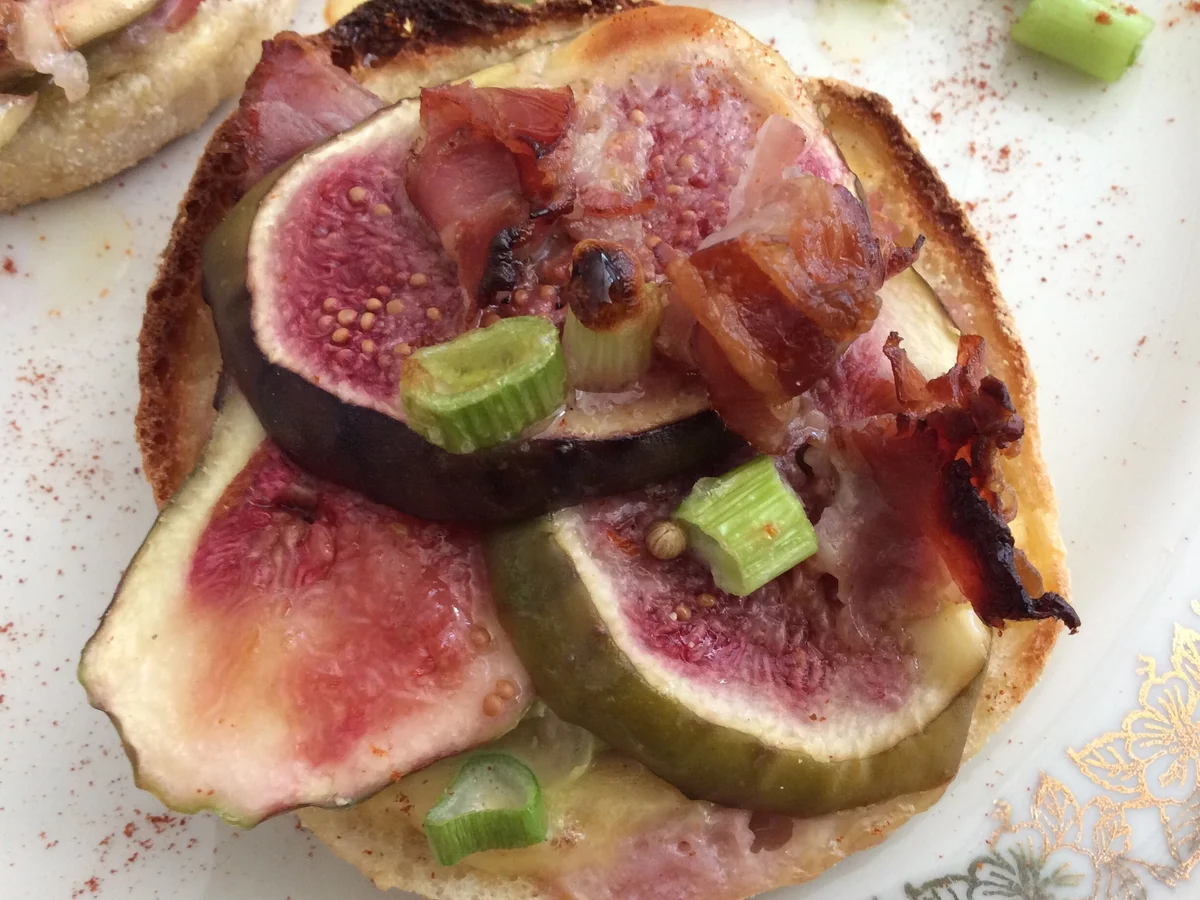 Überbackene Toastbrötchen mit Feigen,  Mascarpone und Speck - Rezept - Bild Nr. 348