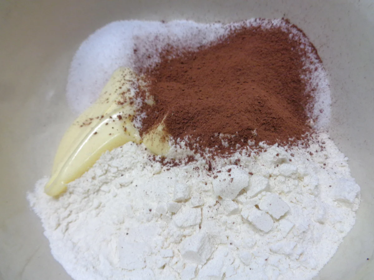 Weißer Schokoladenpudding, Safranbirnen, Kakaostreusel und Schokolade ... - Rezept - Bild Nr. 365