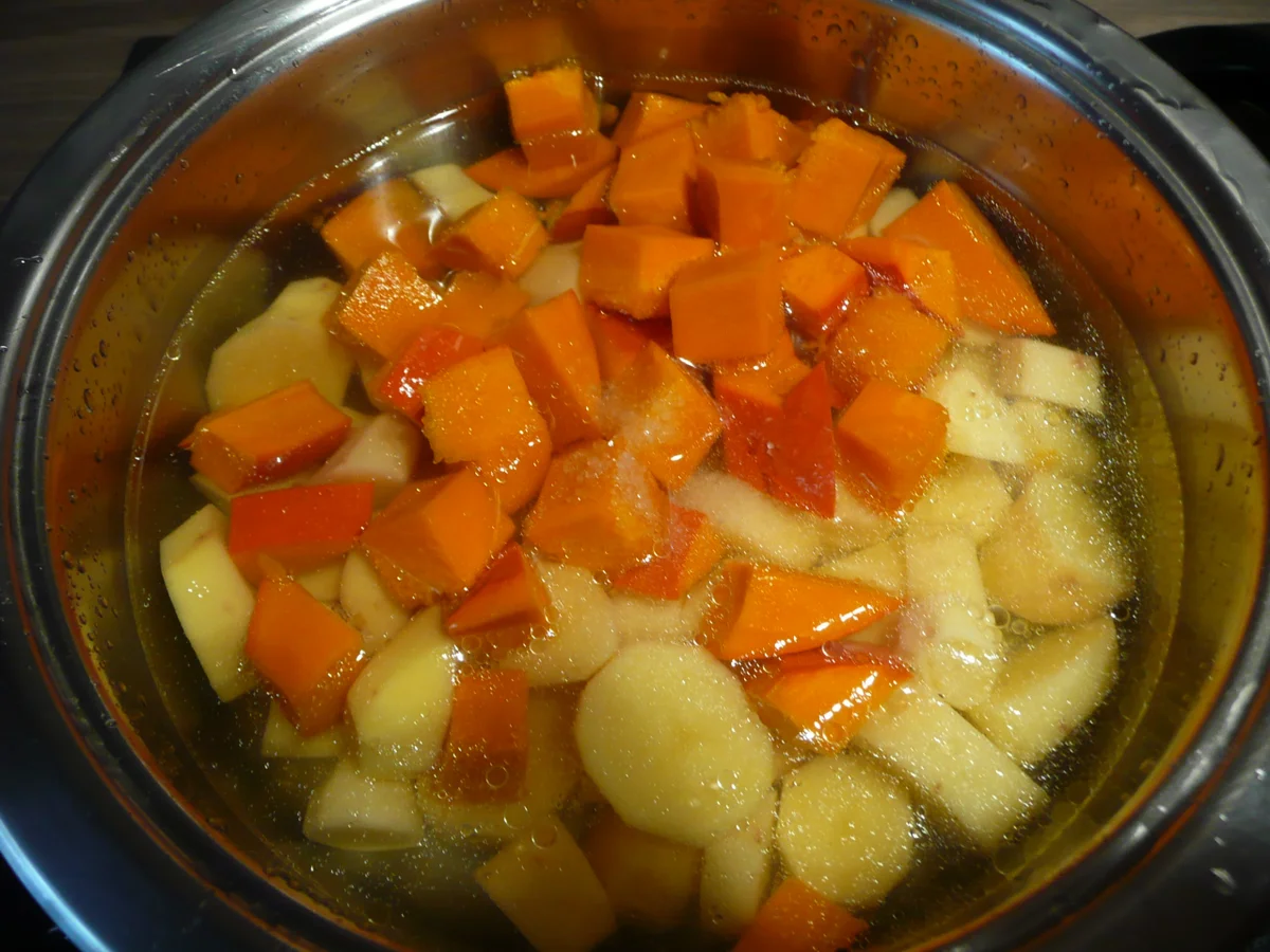 Kartoffel - Kürbisstampf zu Schweinebauch und sauren Bohnen. - Rezept - Bild Nr. 358