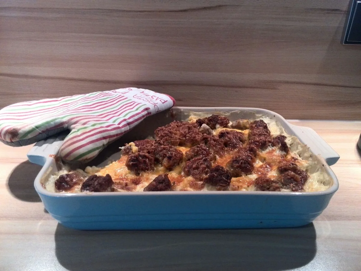 Käsespätzle mit Hackbällchen - Rezept