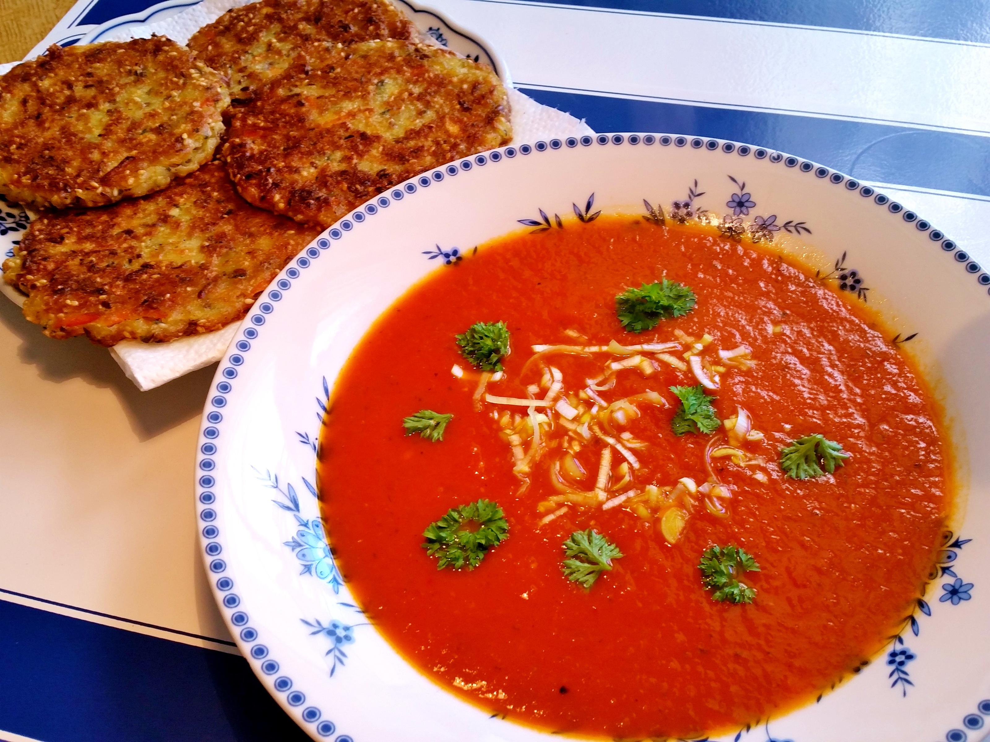 Bilder für Tomatensuppe ... ... halb mediterran, halb georgisch gewürzt - Rezept