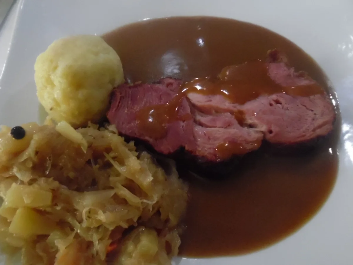 Kasseler-Braten mit Ananas-Sauerkraut und Klößen - Rezept - Bild Nr. 389