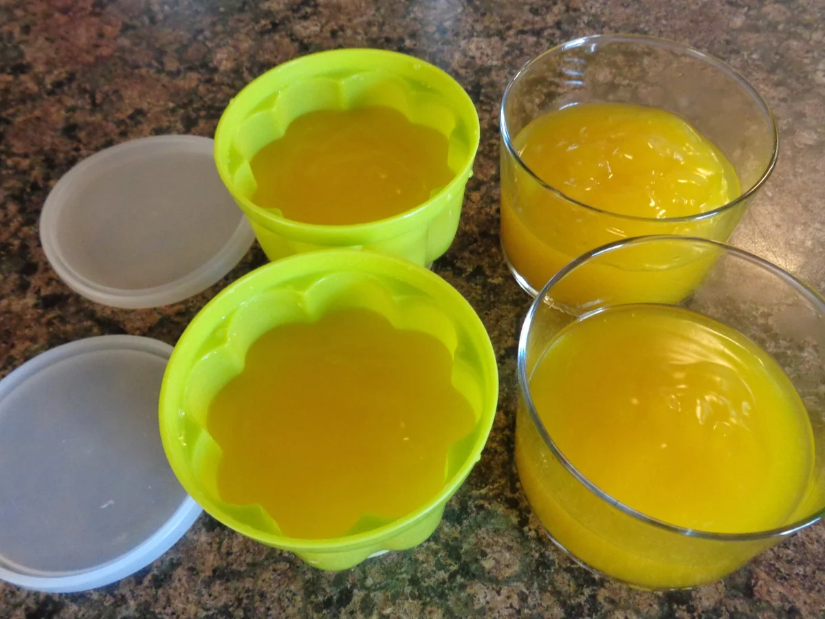 Pudding aus dem Safranbirnensud ... und weiße Schokoladen - Sahne - Sauce ... - Rezept - Bild Nr. 480