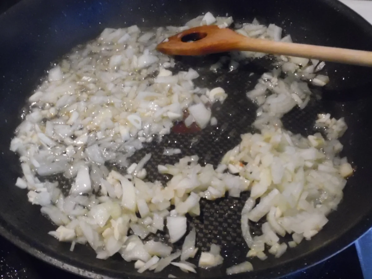 Fregola Sarda in Tomaten-Paprika-Gemüse mit Salbei-Hähnchen - Rezept - Bild Nr. 479