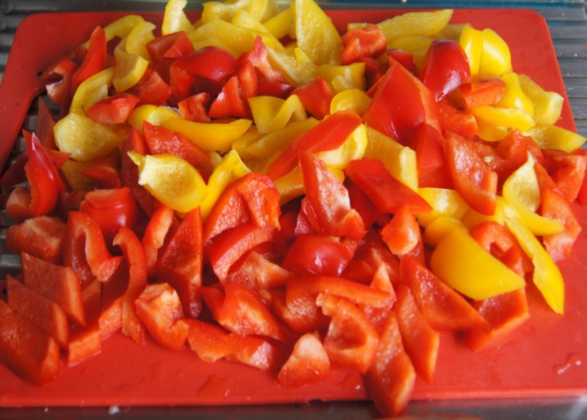 Hackfleisch-Bällchen in Paprika-Tomatengemüse mit Basmati-Mandelreis - Rezept - Bild Nr. 538