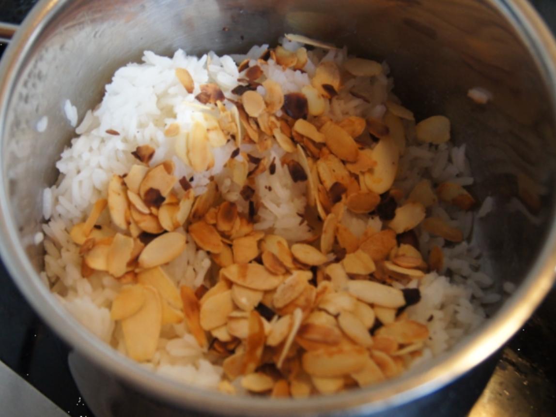 Hackfleisch-Bällchen in Paprika-Tomatengemüse mit Basmati-Mandelreis ...