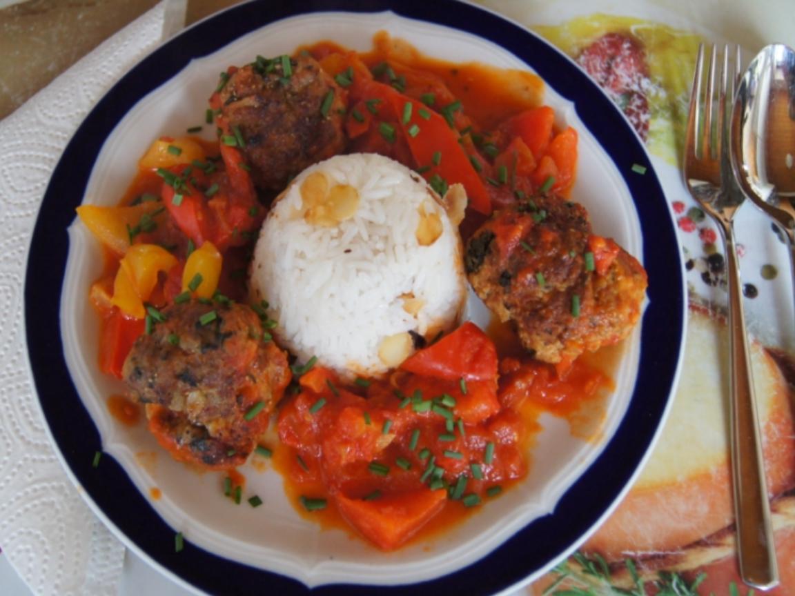 Hackfleisch-Bällchen in Paprika-Tomatengemüse mit Basmati-Mandelreis ...