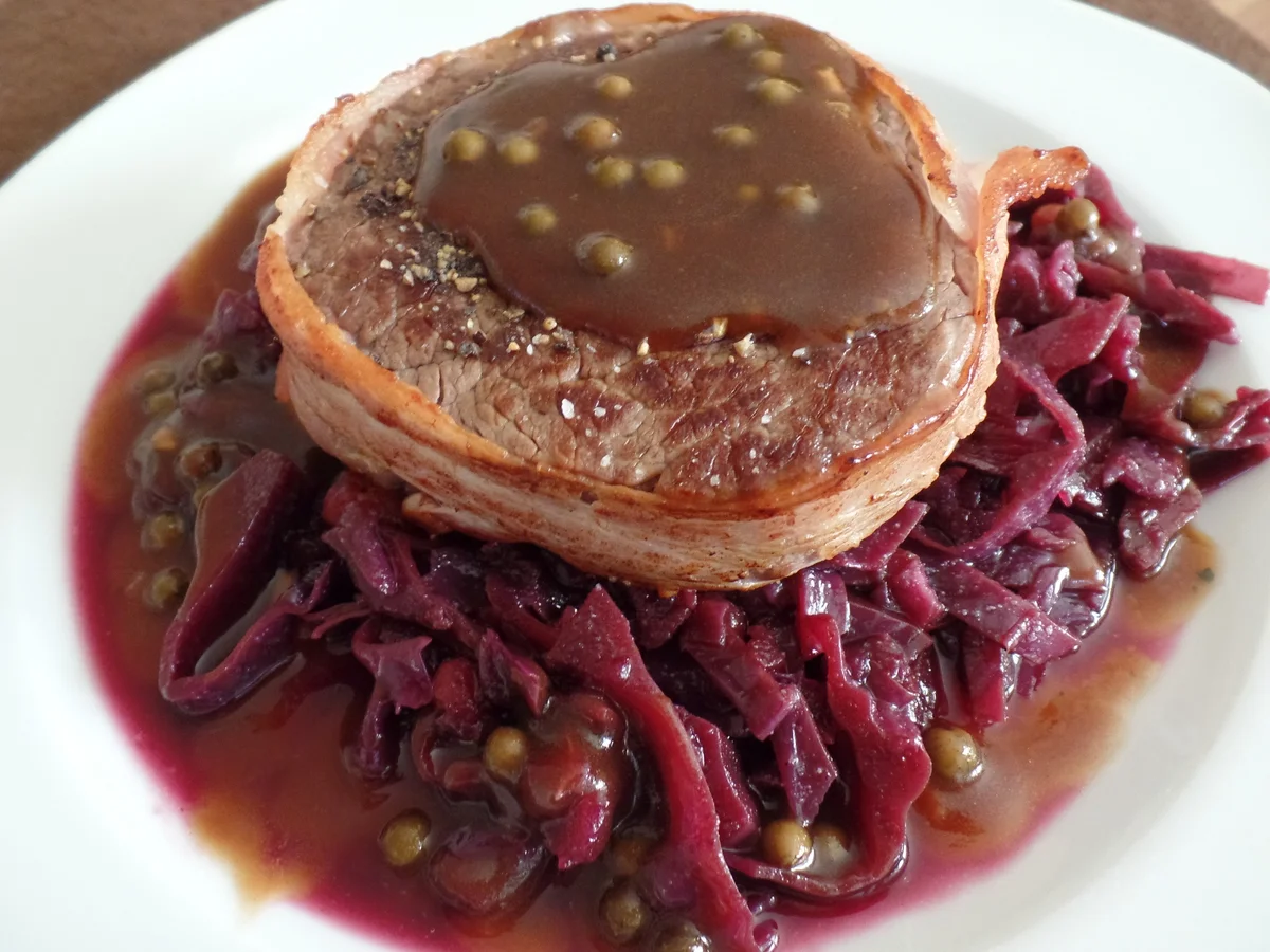 Rinderfilet mit selbstgemachtem Rotkohl und Pfeffersauce - Rezept - Bild Nr. 534