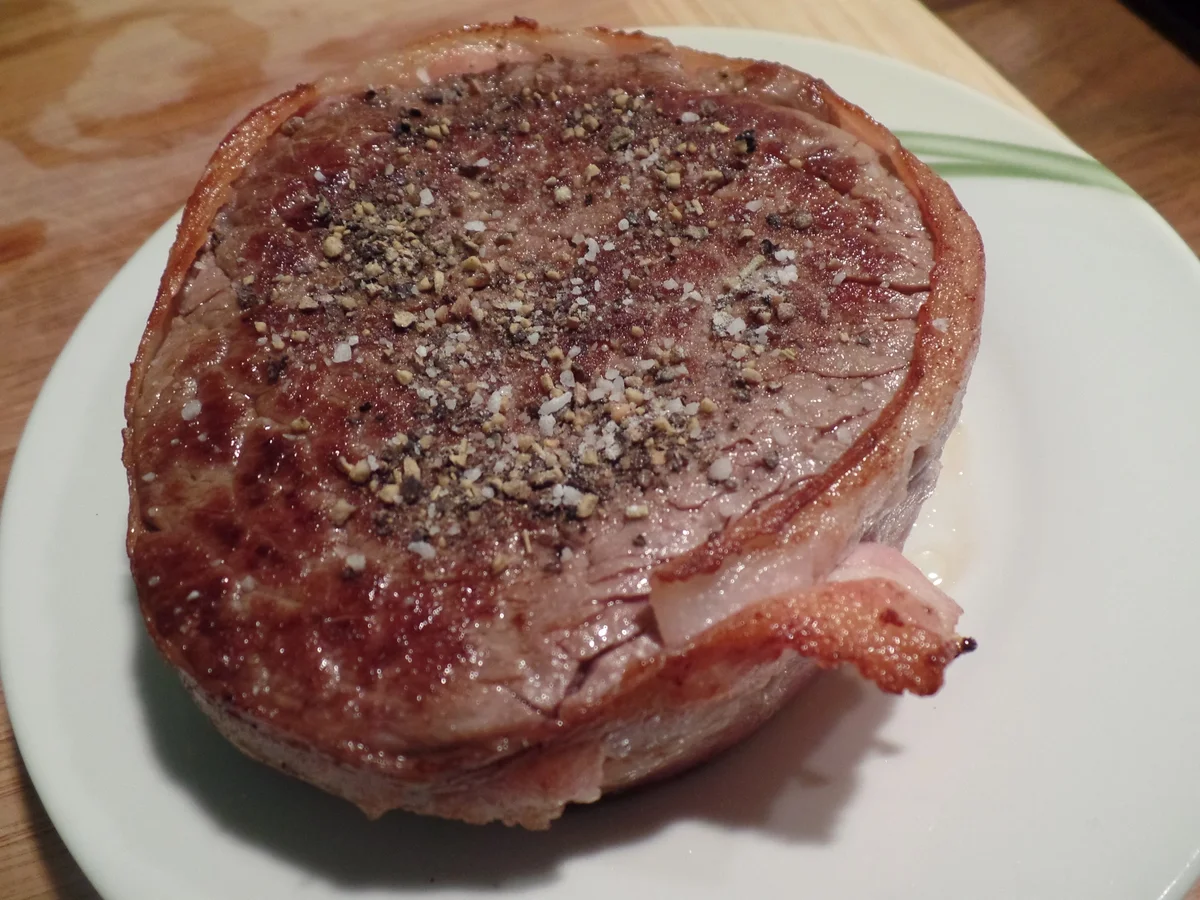 Rinderfilet mit selbstgemachtem Rotkohl und Pfeffersauce - Rezept - Bild Nr. 544