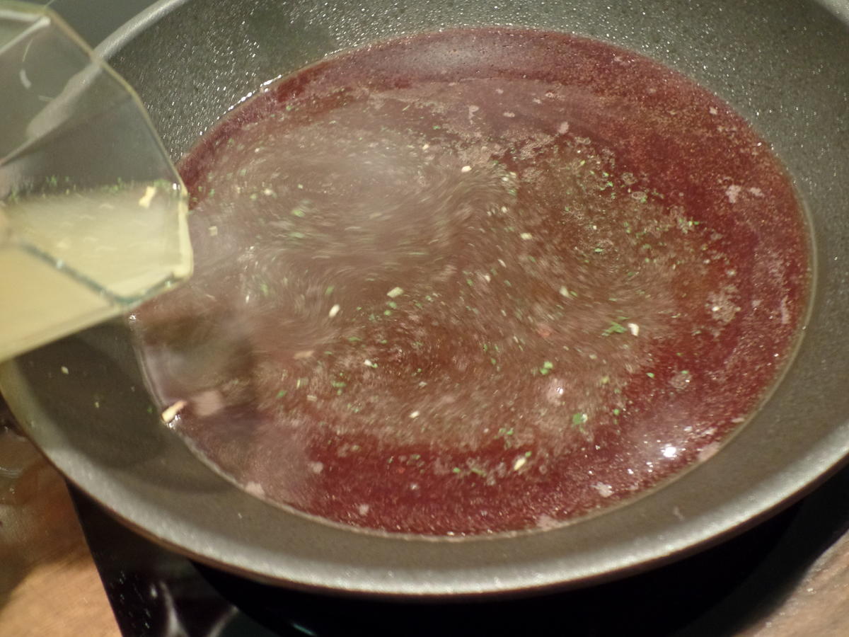 Rinderfilet mit selbstgemachtem Rotkohl und Pfeffersauce - Rezept - Bild Nr. 546