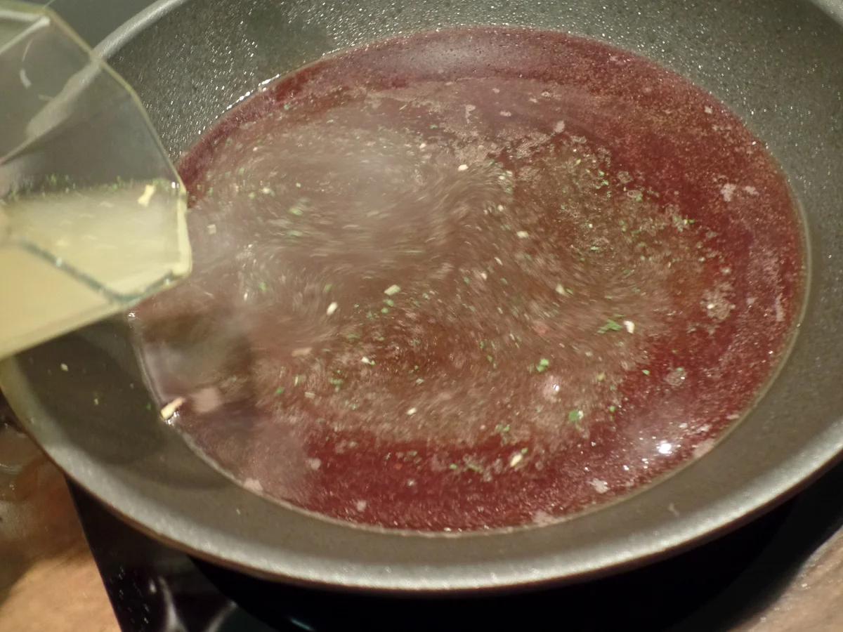 Rinderfilet mit selbstgemachtem Rotkohl und Pfeffersauce - Rezept - Bild Nr. 546