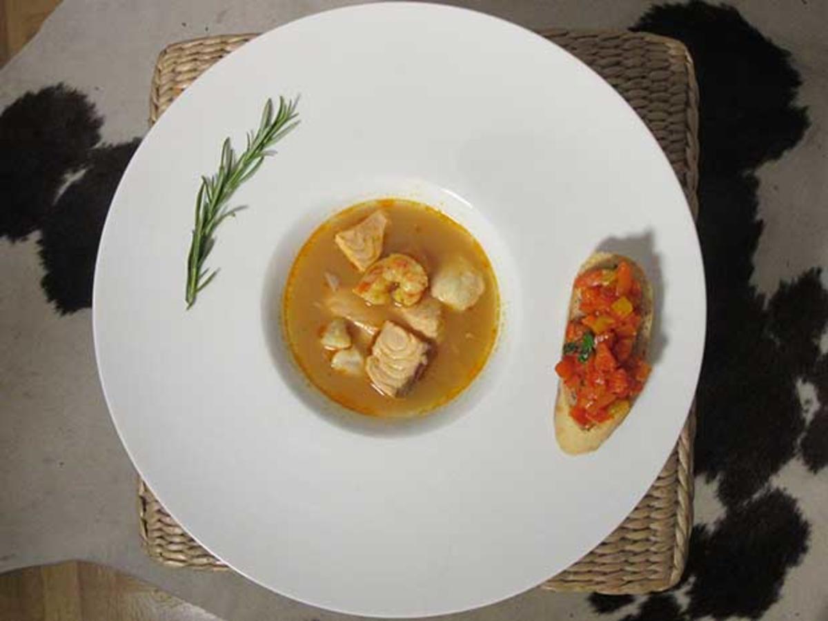 Bilder für Bouillabaisse vom Edelfisch mit Paprika-Bruschetta - Rezept