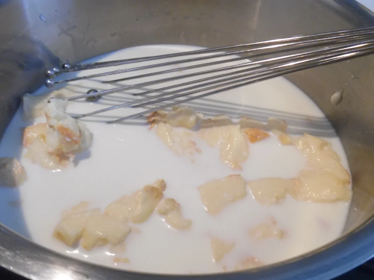 Rezept: Käsesuppe mit Zimt-Croutons und Bacon-Chips Bild Nr. 3 Käsesuppe mit Zimt-Croutons und Bacon-Chips - Rezept - Bild Nr. 3