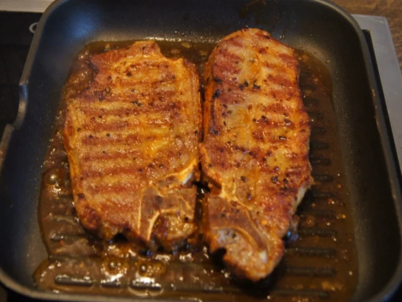 Grillkotelett –Arizona- mit Knoblauch-Pimentos und Austernpilzen - Rezept - Bild Nr. 554