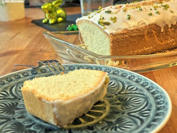 Sandkuchen mit zimmerwarme Butter und Rohrohrzucker - Rezept mit Bild ...