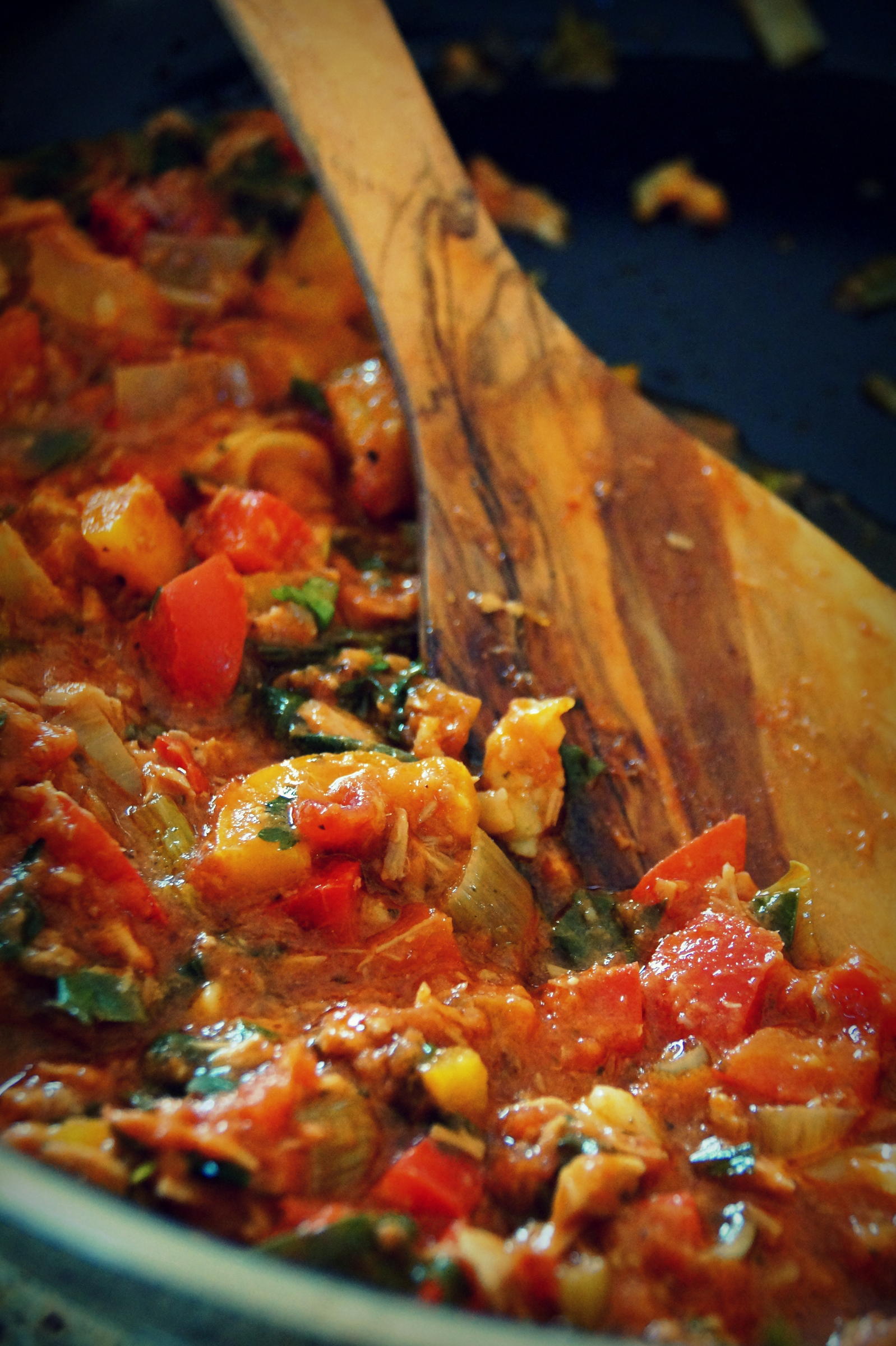 Bilder für Tomaten-Thunfisch-Gemüse-Soße mit Linsen-Pasta - Rezept