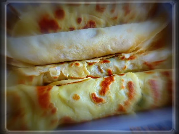 Parmesancrepes mit Mozzarella-Tomatenfüllung und Rucola - Rezept - Bild Nr. 565