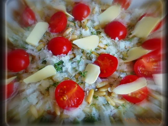 Parmesancrepes mit Mozzarella-Tomatenfüllung und Rucola - Rezept - Bild Nr. 567