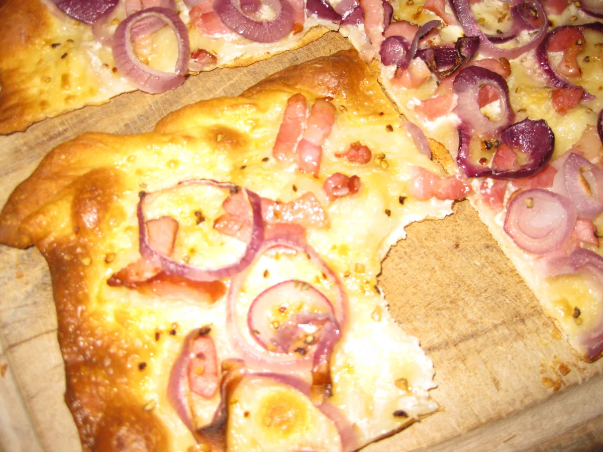 Flammkuchen mit Speck und Zwiebeln - Rezept - Bild Nr. 567