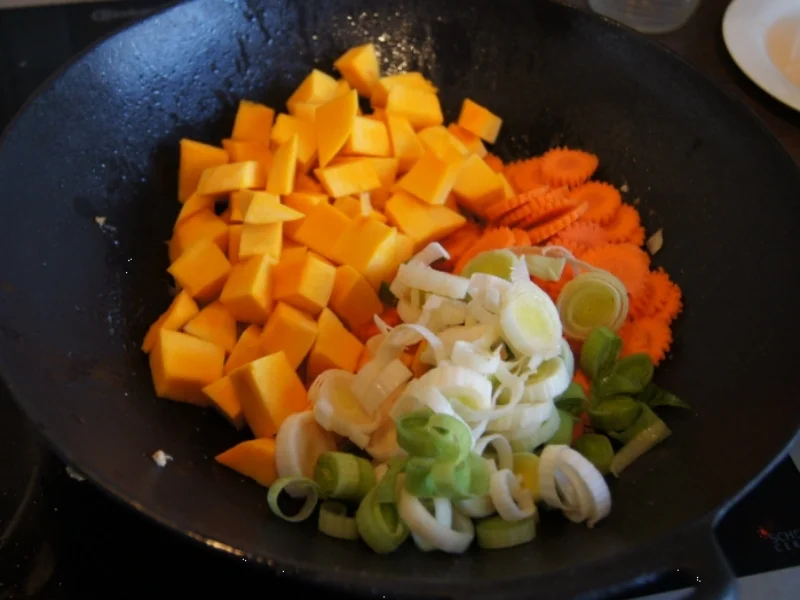 Hähnchenbrustfilet-Kürbis-Curry im Wok mit Reis - Rezept - Bild Nr. 587