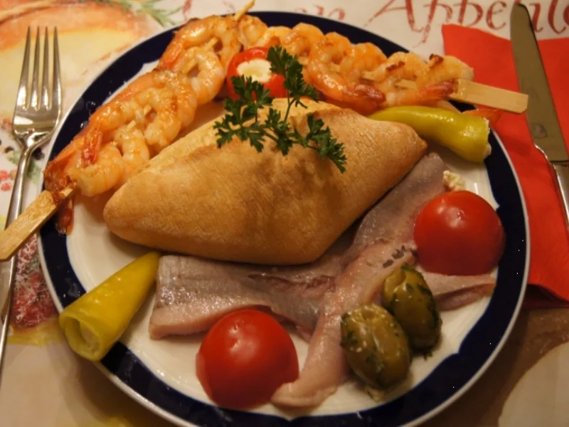 Rezept: Garnelenspieße mit Matjesfilet und Antipasta Bild Nr. 595 Garnelenspieße mit Matjesfilet und Antipasta - Rezept - Bild Nr. 595
