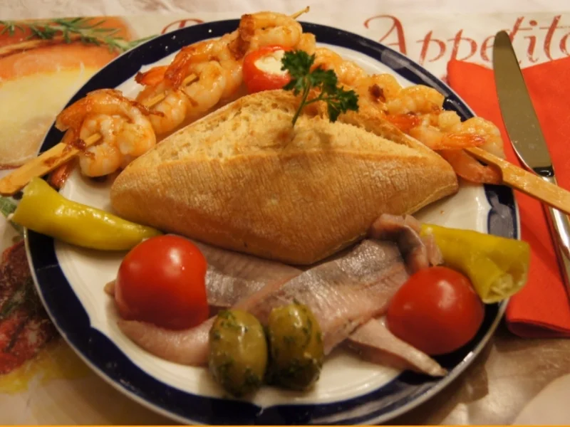 Rezept: Garnelenspieße mit Matjesfilet und Antipasta Bild Nr. 600 Garnelenspieße mit Matjesfilet und Antipasta - Rezept - Bild Nr. 600