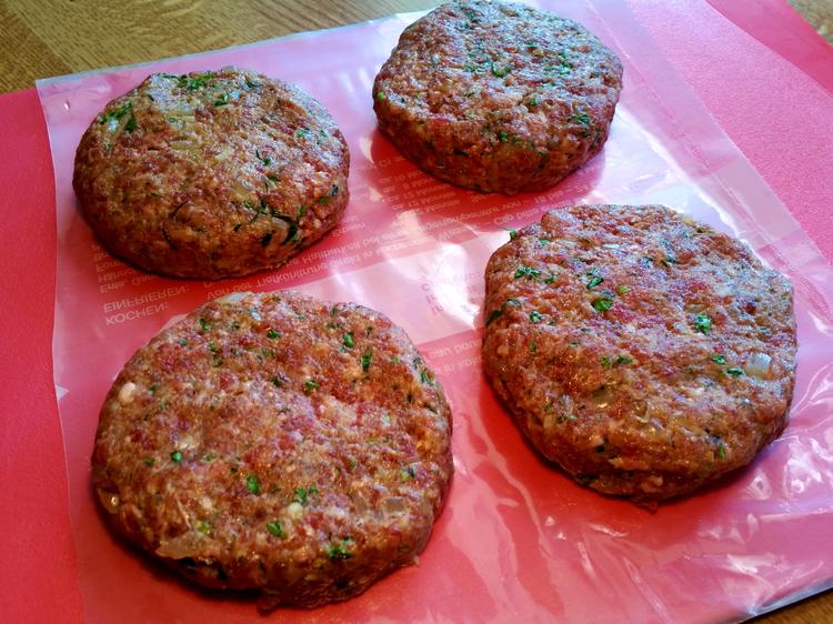 Hacksteaks - in Pfeffer-Rotwein-Soße - Rezept - kochbar.de