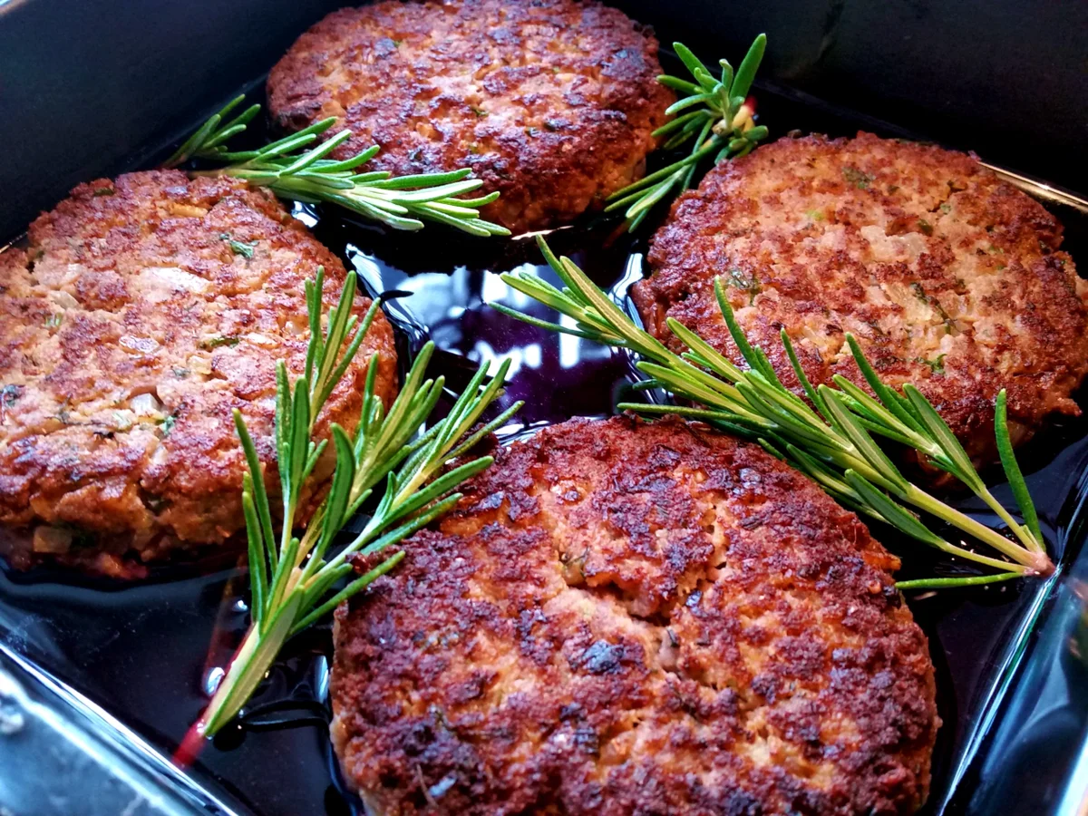 Hacksteaks - in Pfeffer-Rotwein-Soße - Rezept - Bild Nr. 599