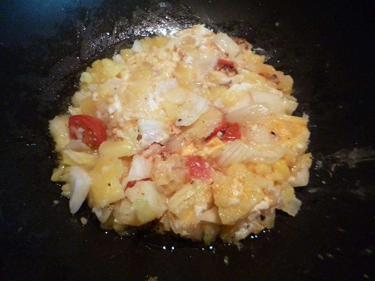 Kartoffel-Tomatenrösti mit Buttermöhren und Tafelbirne - Rezept - Bild Nr. 594