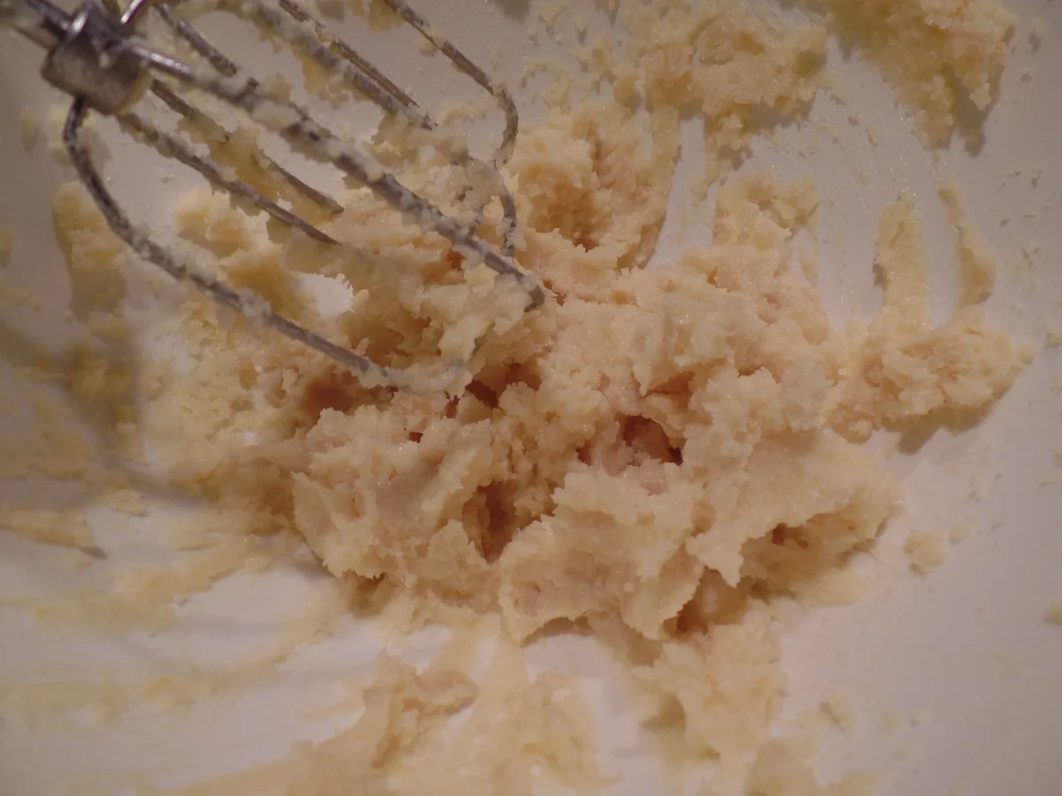 Rezept: Zitroniger Marzipan-Gugelhupf Bild Nr. 605 Zitroniger Marzipan-Gugelhupf - Rezept - Bild Nr. 605