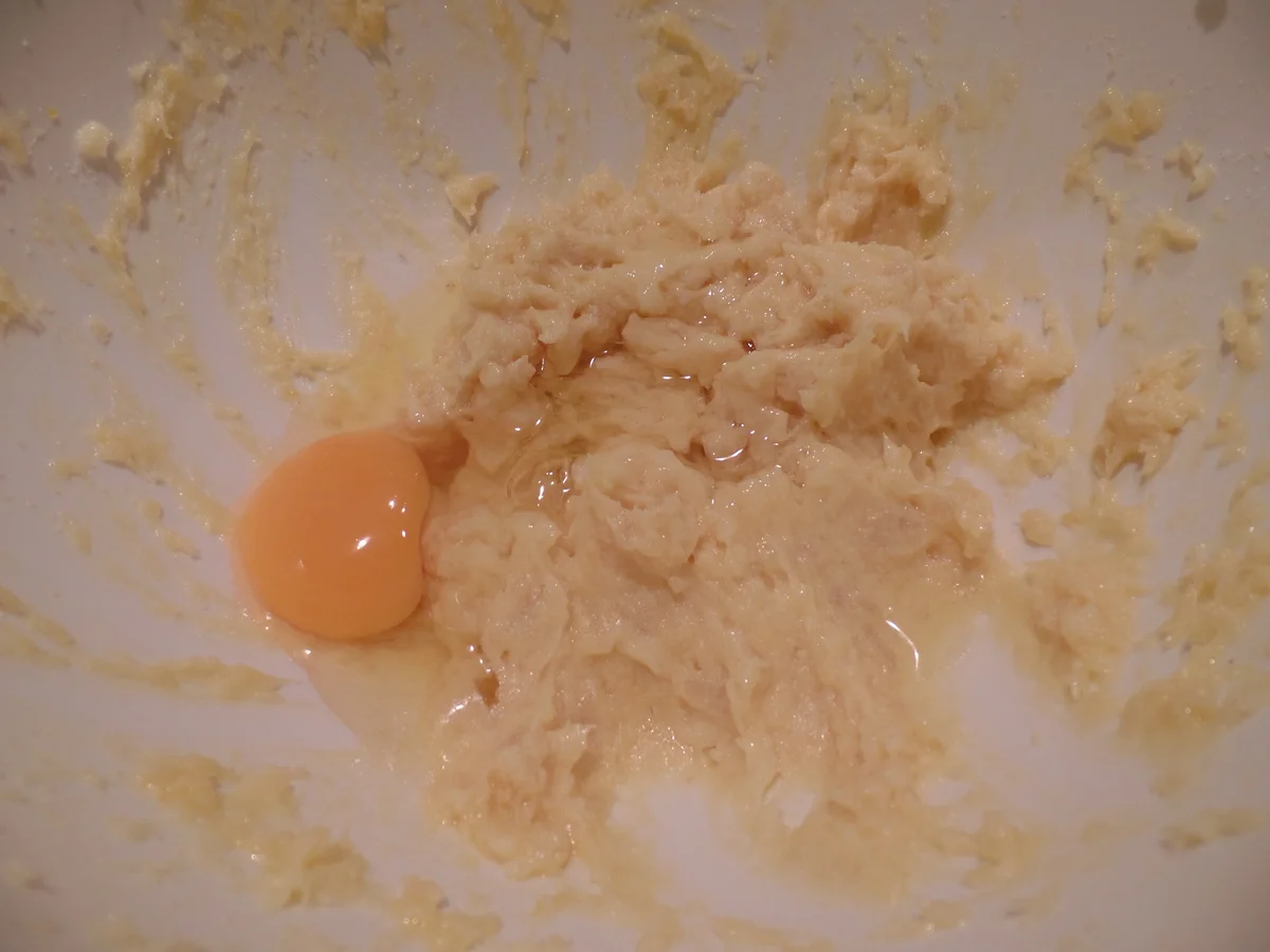 Rezept: Zitroniger Marzipan-Gugelhupf Bild Nr. 606 Zitroniger Marzipan-Gugelhupf - Rezept - Bild Nr. 606