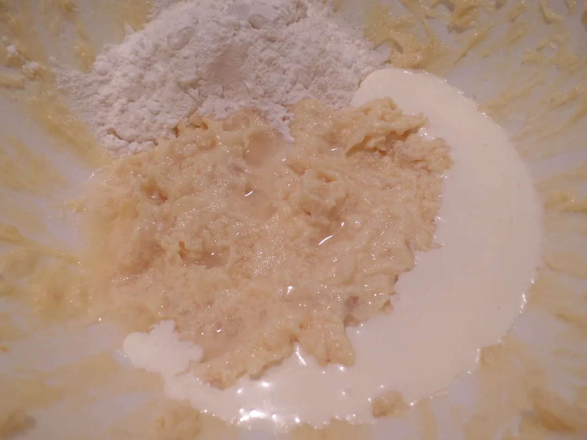 Rezept: Zitroniger Marzipan-Gugelhupf Bild Nr. 607 Zitroniger Marzipan-Gugelhupf - Rezept - Bild Nr. 607