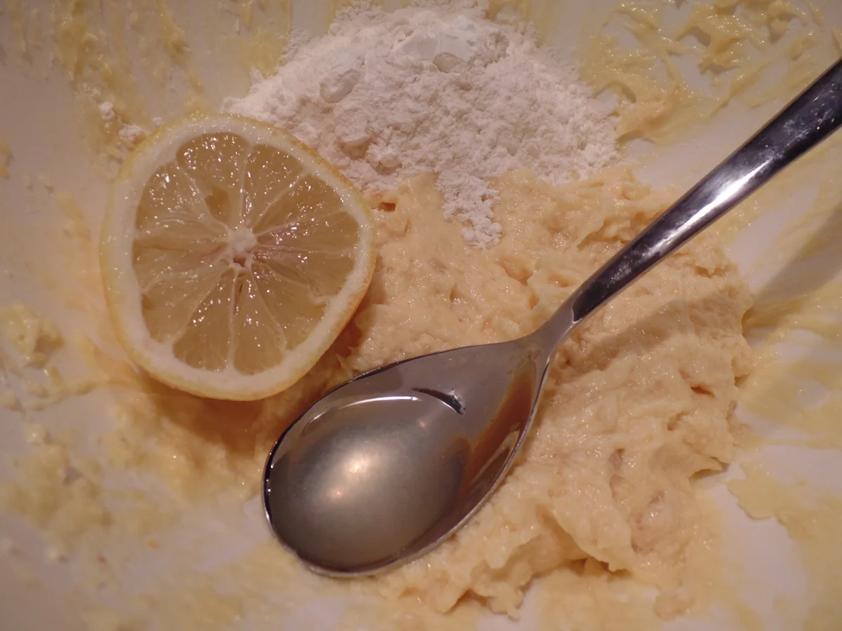 Rezept: Zitroniger Marzipan-Gugelhupf Bild Nr. 608 Zitroniger Marzipan-Gugelhupf - Rezept - Bild Nr. 608