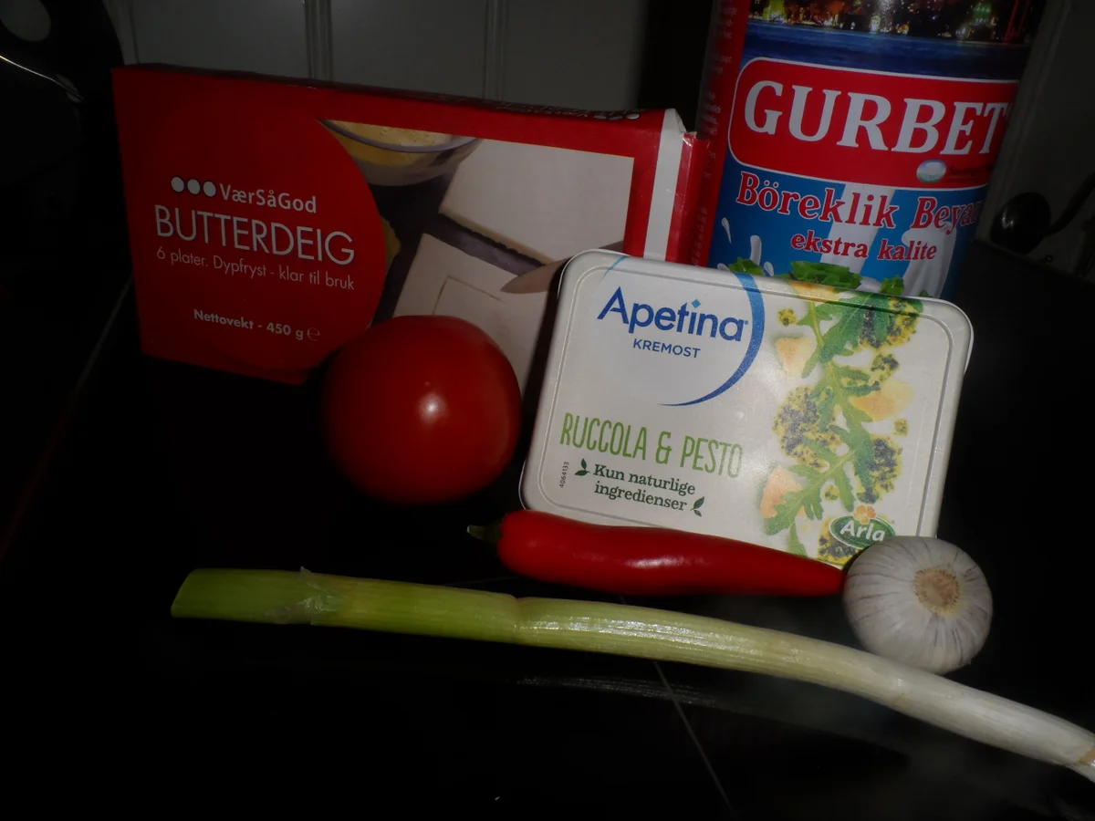 Rezept: BiNe` S GEFÜLLTER BLÄTTERTEIG MIT SCHAFSKÄSE & TOMATE Bild Nr. 604 BiNe` S GEFÜLLTER BLÄTTERTEIG MIT SCHAFSKÄSE & TOMATE - Rezept - Bild Nr. 604