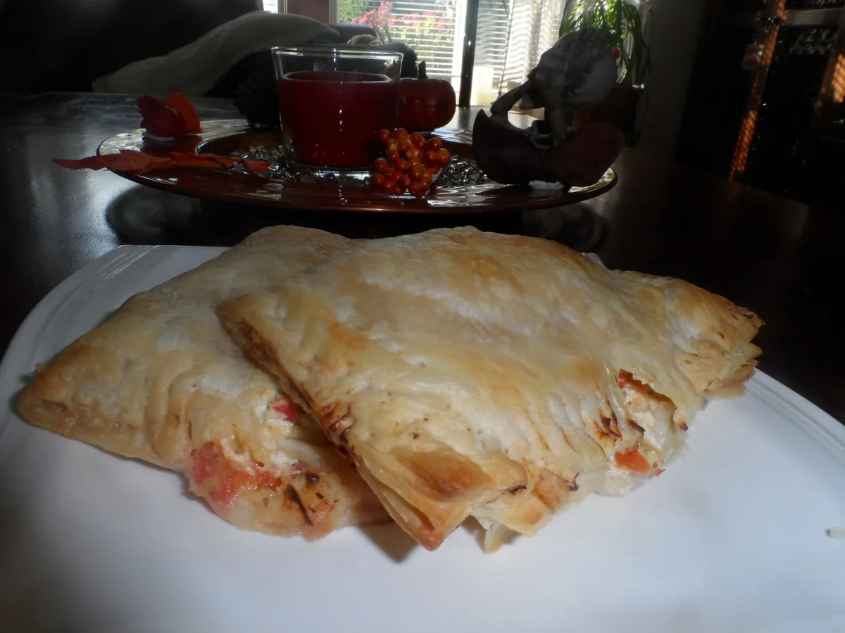 Rezept: BiNe` S GEFÜLLTER BLÄTTERTEIG MIT SCHAFSKÄSE & TOMATE Bild Nr. 603 BiNe` S GEFÜLLTER BLÄTTERTEIG MIT SCHAFSKÄSE & TOMATE - Rezept - Bild Nr. 603