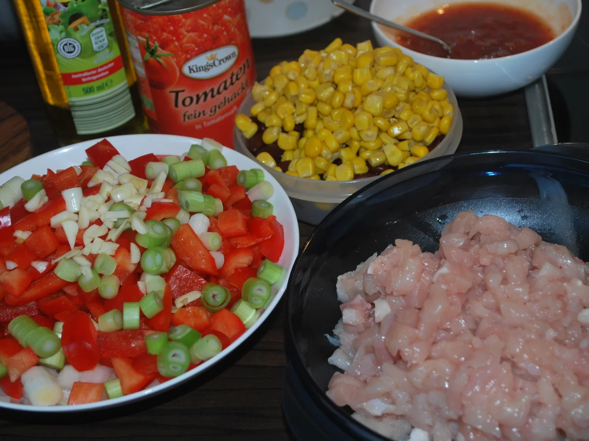 Rezept: Hähnchen-Chili mit Cheddar-Tortilla-Ecken Bild Nr. 604 Hähnchen-Chili mit Cheddar-Tortilla-Ecken - Rezept - Bild Nr. 604