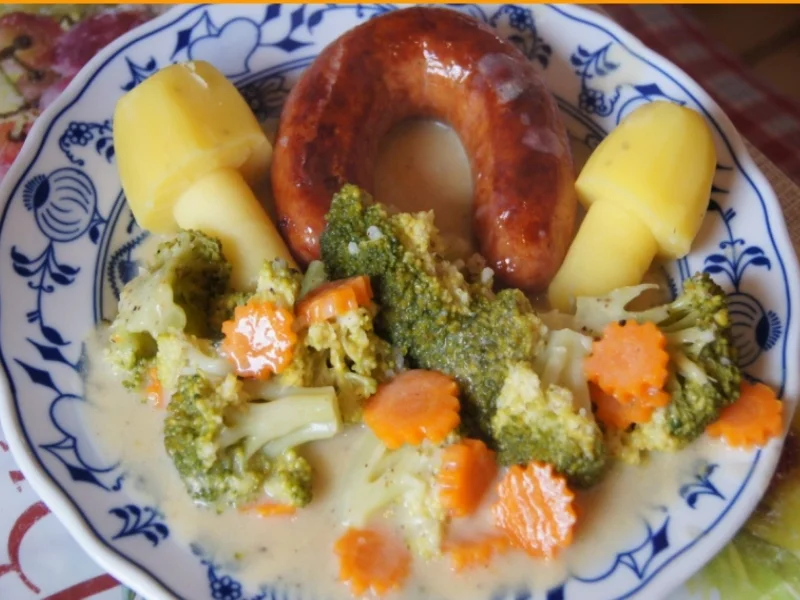 Brägenwurst mit Möhren-Brokkoli-Gemüse und Kartoffelpilzen - Rezept - Bild Nr. 603