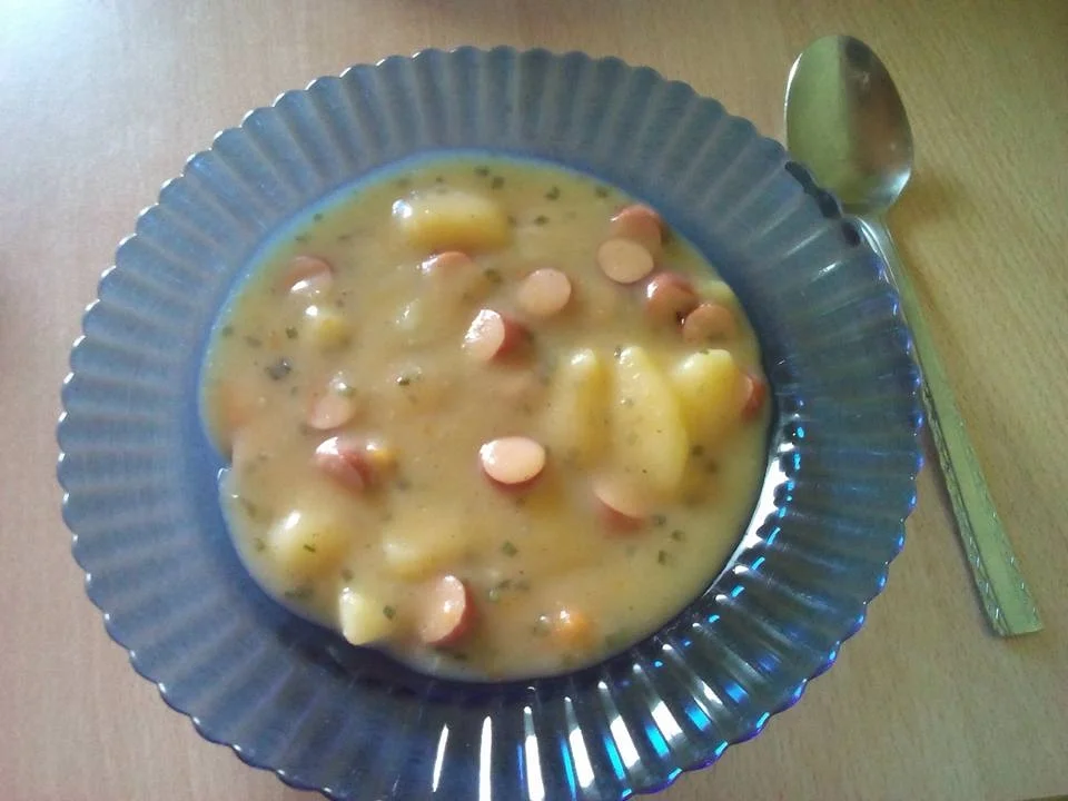 Cremige Kartoffelsuppe mit Würstchen  - Rezept - Bild Nr. 675