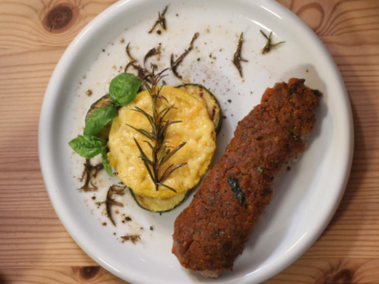 Lammlachse mit Oliven Tomaten Kruste und Polenta Zucchini Gratin - von ...
