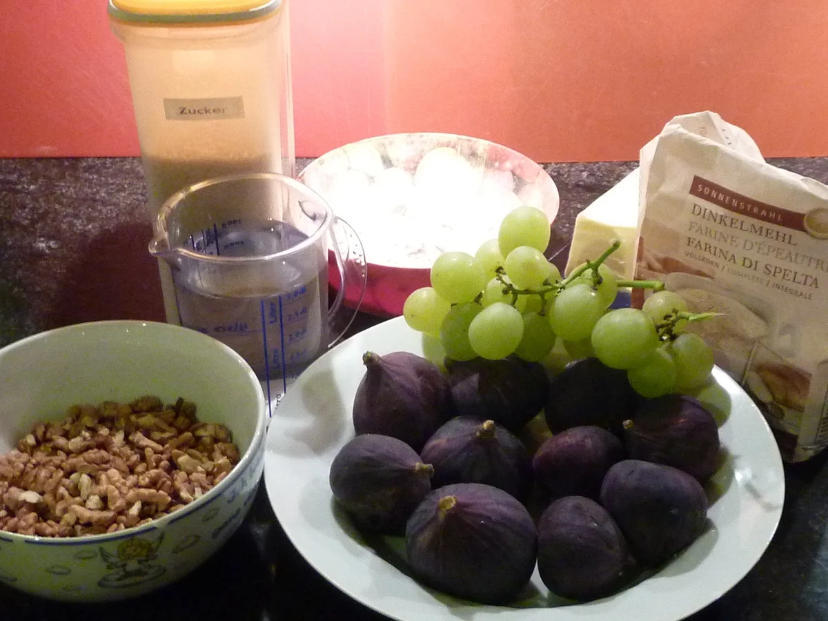 Feigenkuchen mit Trauben und Baumnüsse - Rezept - Bild Nr. 682