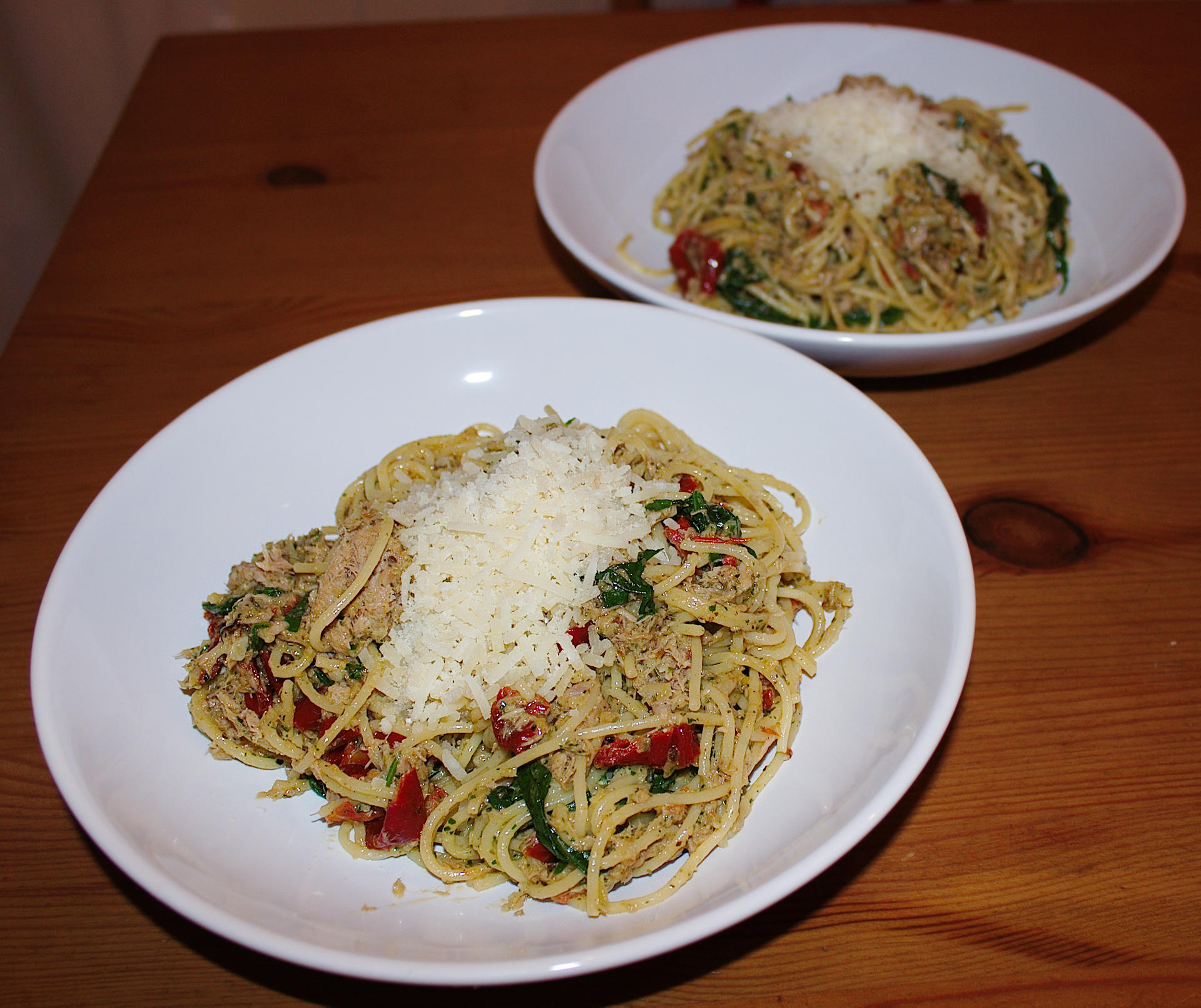 Bilder für Spaghetti mit Rucola, Tomate & Thufisch - Rezept