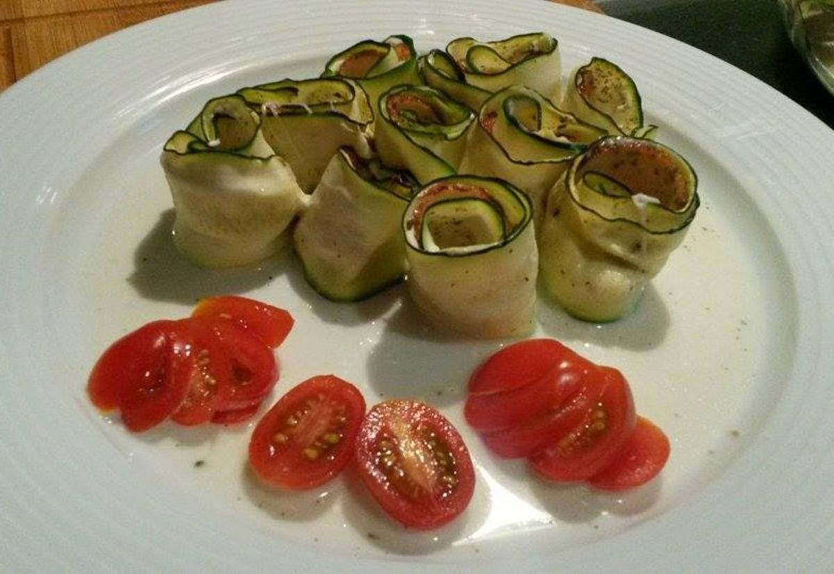 Bilder für Schinken - Mozzarella Zucchini Röllchen - Rezept