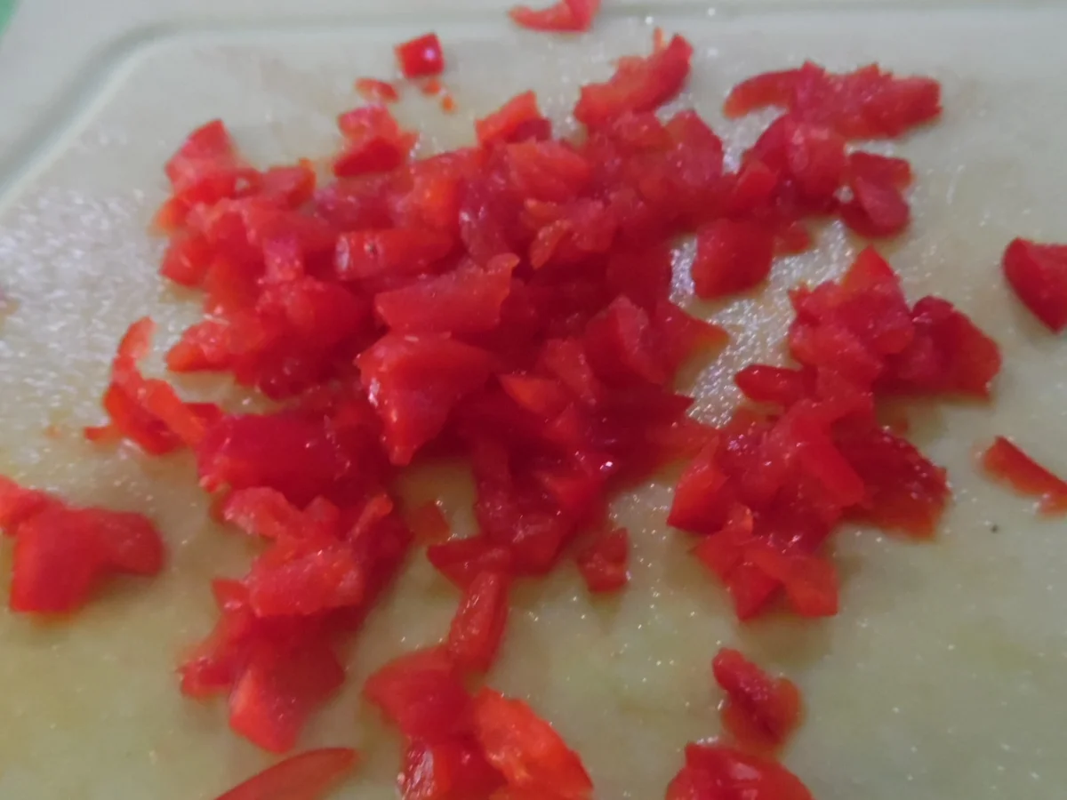 Rezept: Pochierte Hühnerbruströllchen in Pesto-Sahne-Soße Bild Nr. 687 Pochierte Hühnerbruströllchen in Pesto-Sahne-Soße - Rezept - Bild Nr. 687